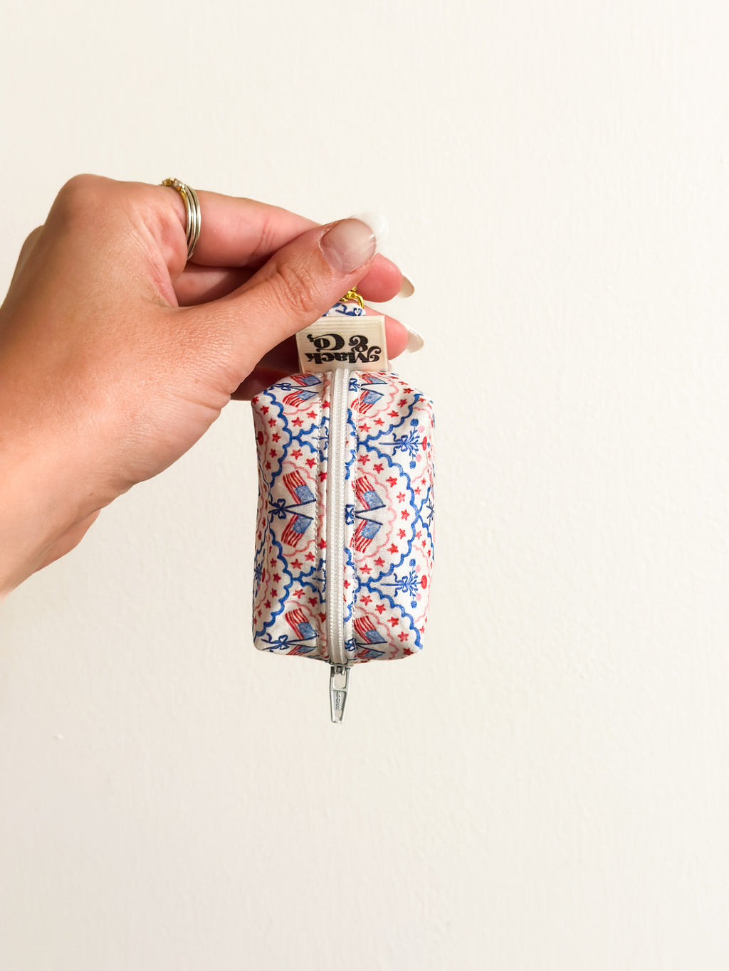 Americana Scallops Waste Bag Holder