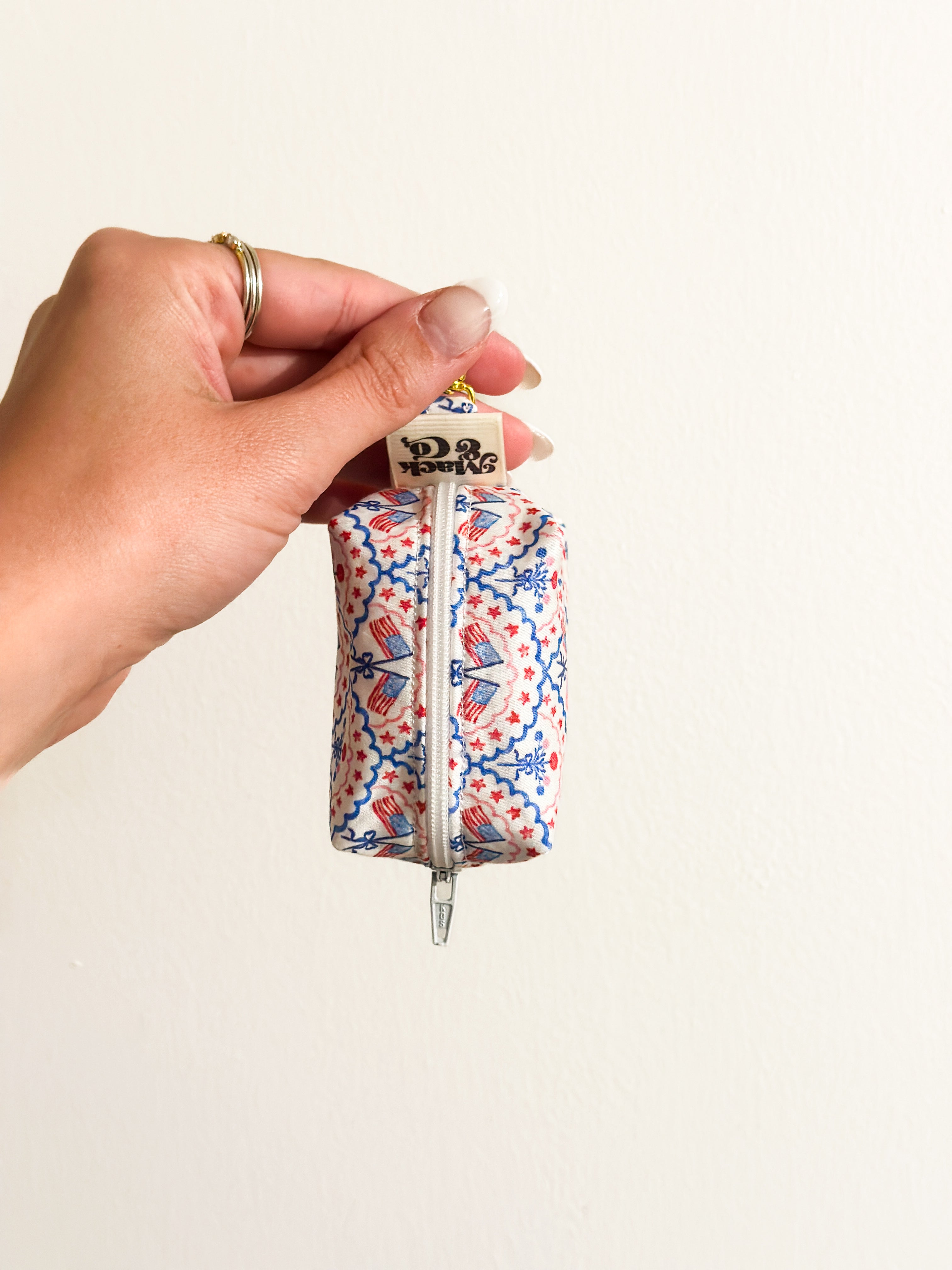 Americana Scallops Waste Bag Holder